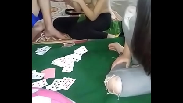 Clip Sex Mấy Em Đánh Bài Lột Đồ
