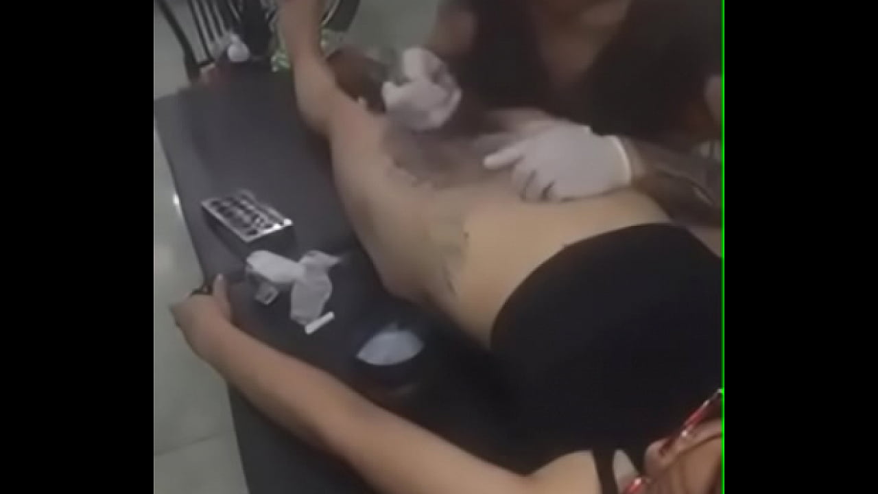 Cận Cảnh Em Gái Xăm Chỗ Kín