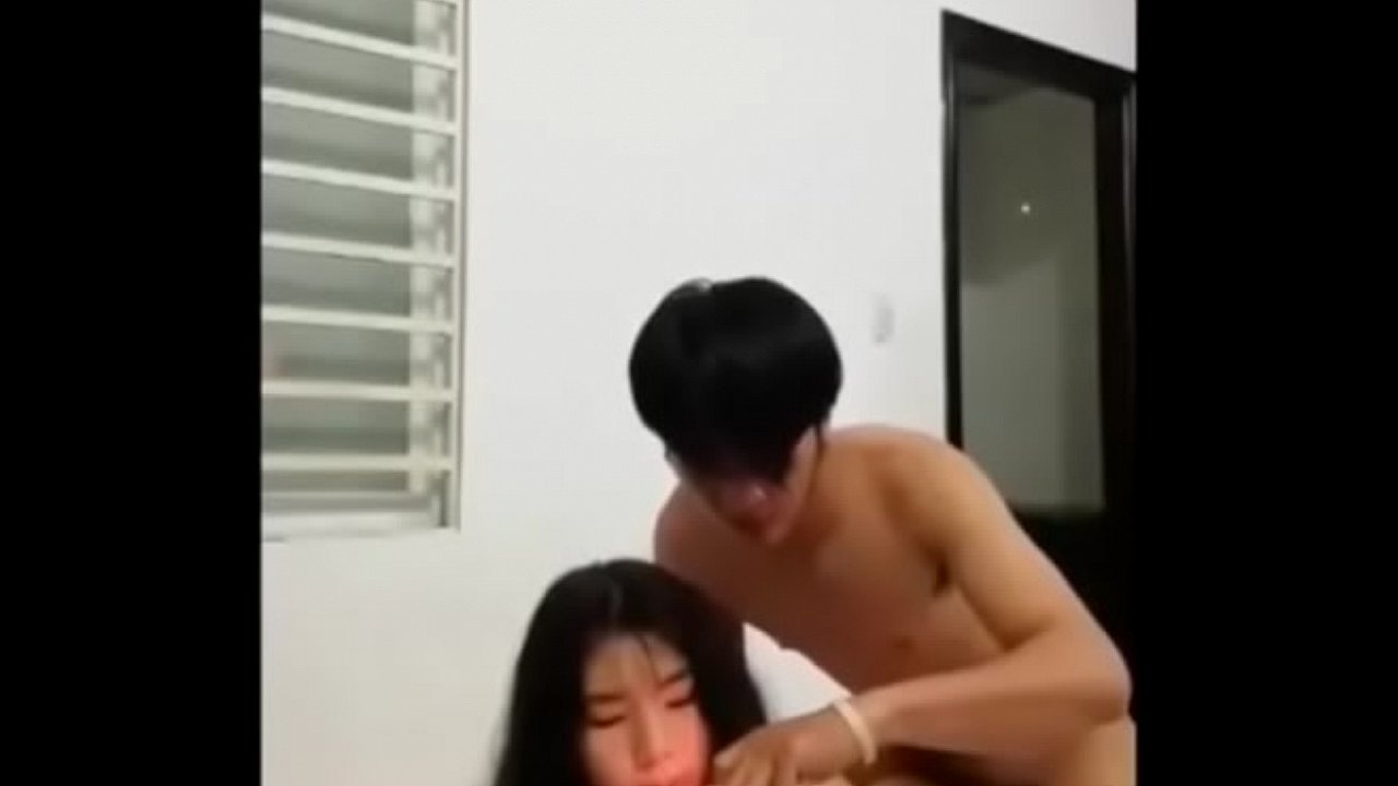 Clip sex địt em gái vừa hút cần trong nhà nghỉ