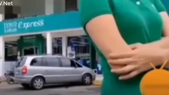 Dụ Em Nhân Viên Cây Xăng Vào Nhà Vệ Sinh